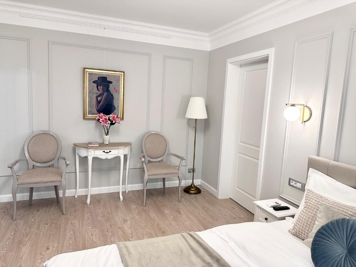 Central Spacious Apartment With Balcony - Alba Carolina Алба Юлия Екстериор снимка