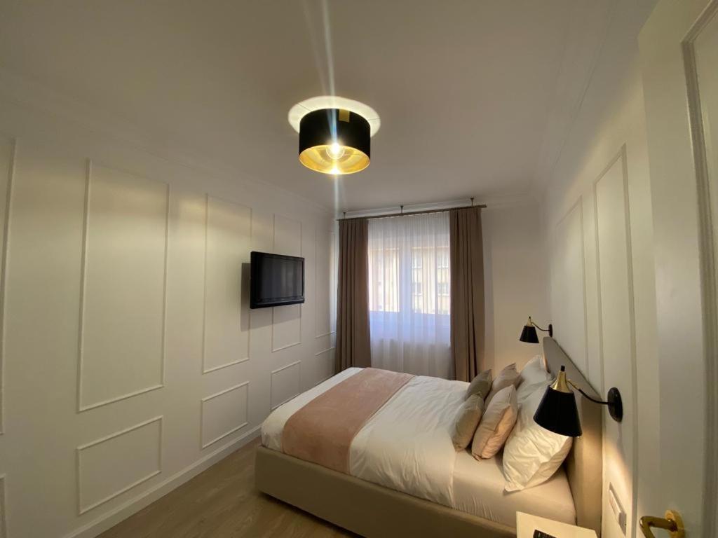 Central Spacious Apartment With Balcony - Alba Carolina Алба Юлия Екстериор снимка