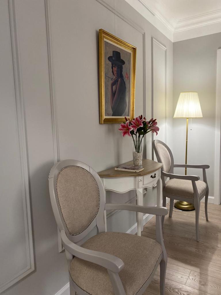 Central Spacious Apartment With Balcony - Alba Carolina Алба Юлия Екстериор снимка