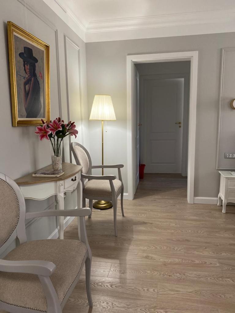 Central Spacious Apartment With Balcony - Alba Carolina Алба Юлия Екстериор снимка