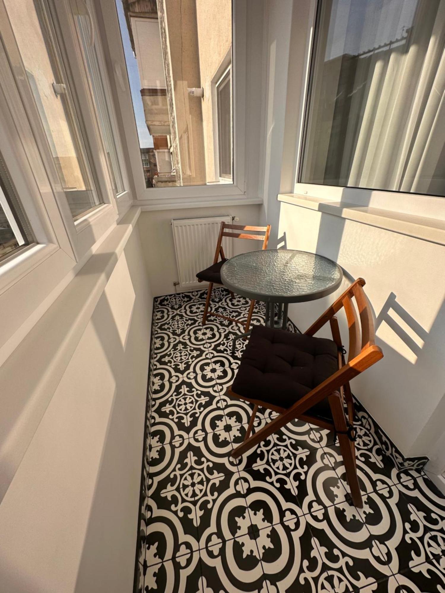 Central Spacious Apartment With Balcony - Alba Carolina Алба Юлия Екстериор снимка